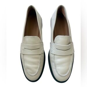 Flattered Sara Leather Loafer in Creme Size Size 38